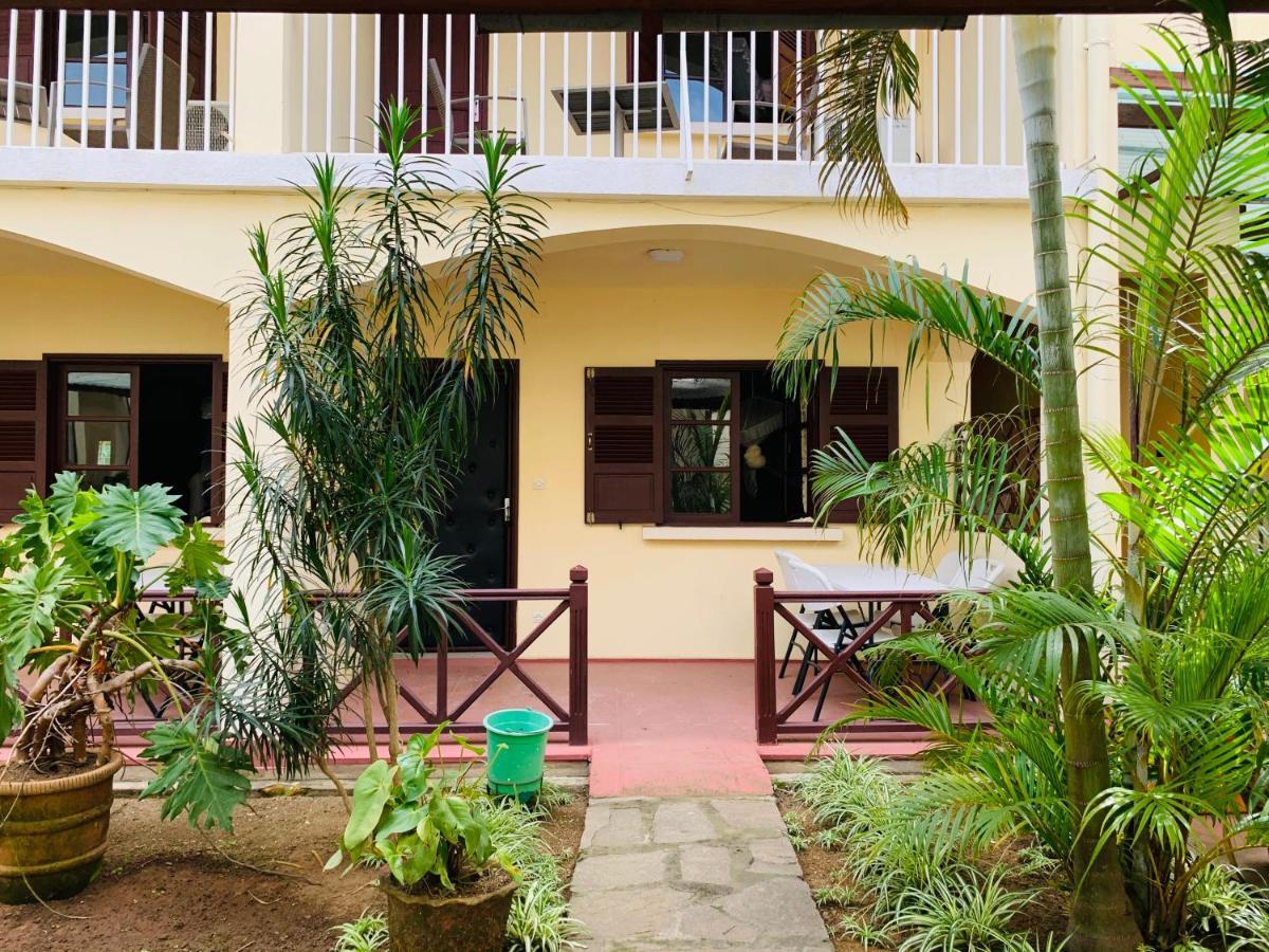 Hotel - Appartement Meuble " Les Flots Bleu " Antananarivo Exterior photo