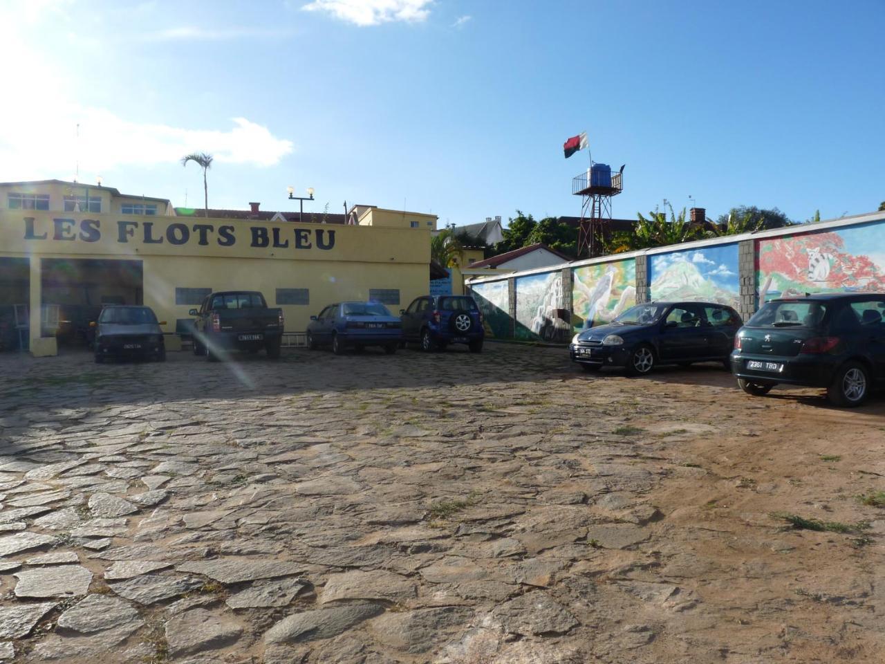 Hotel - Appartement Meuble " Les Flots Bleu " Antananarivo Exterior photo