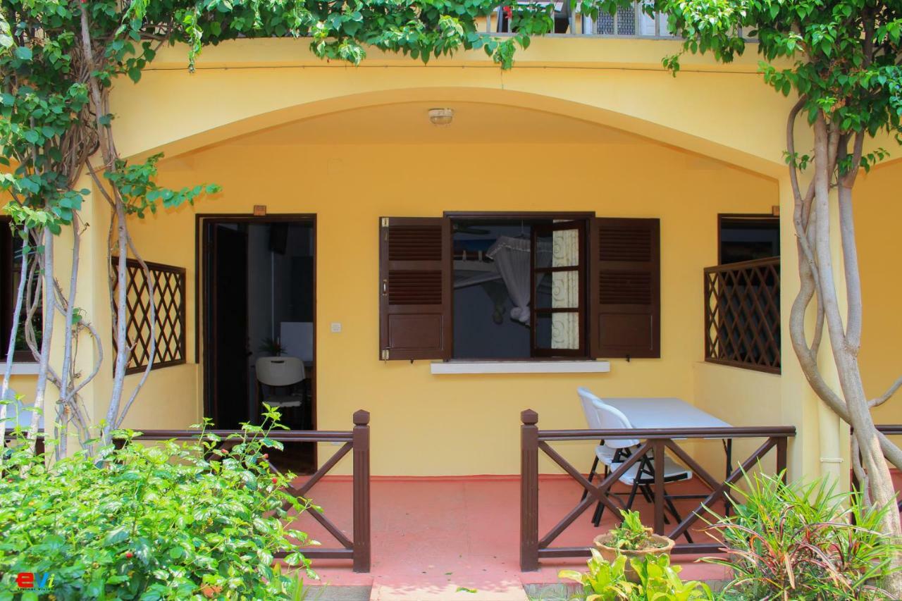 Hotel - Appartement Meuble " Les Flots Bleu " Antananarivo Exterior photo